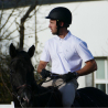 Polo blanco de concurso