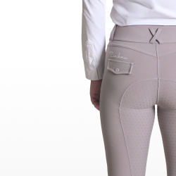 Detalle bolsillo pantalón de montar